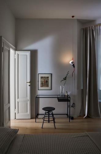 Flos Parentesi, Dimmer; ambientata