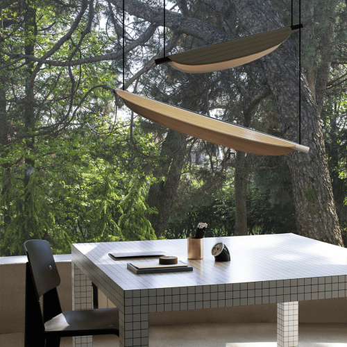 Tooy Thula Sospensione; struttura bianca e diffusore in legno