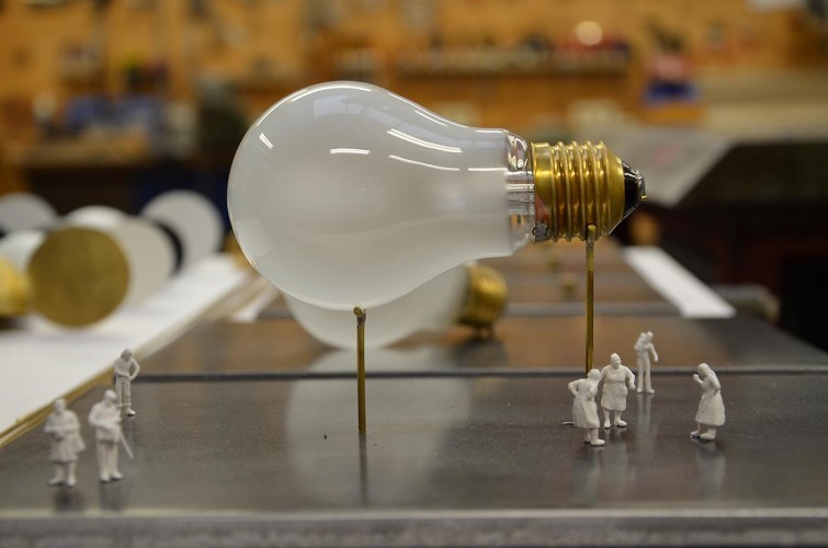 Ingo Maurer I Ricchi Poveri Monument for a Bulb