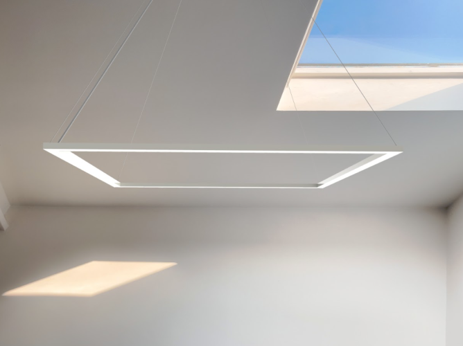 Lumicom Frame L, Sospensione