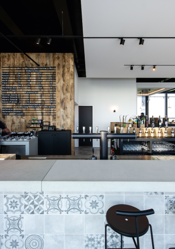 Wever & Ducré Binario Sqube on Track