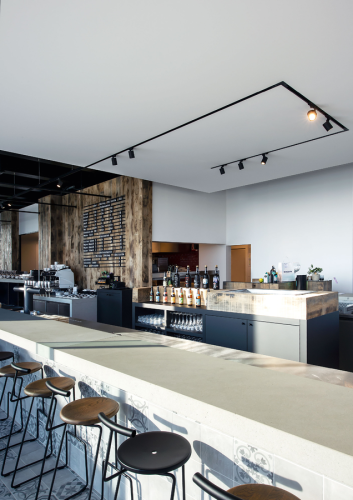 Wever & Ducré Binario Sqube on Track