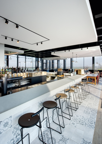 Wever & Ducré Binario Sqube on Track