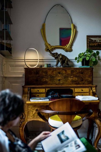 Lampada Anisha di Foscarini, tavolo