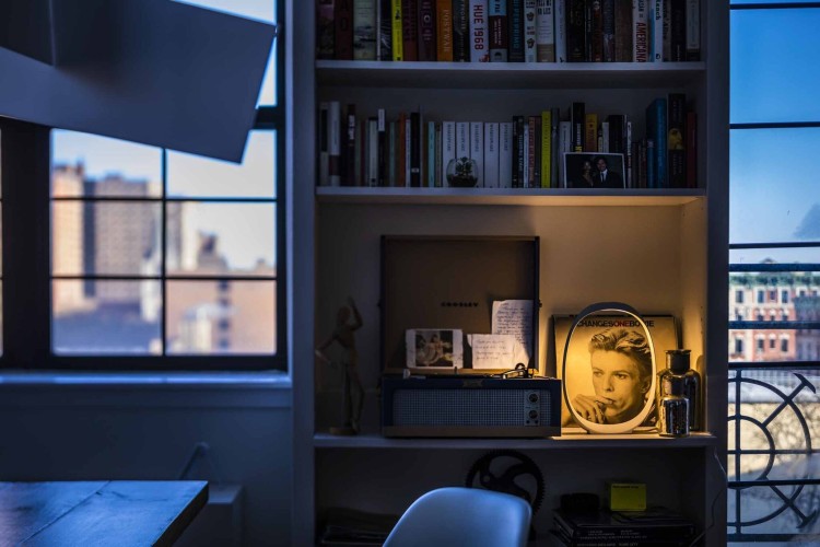 Lampada Anisha di Foscarini, tavolo