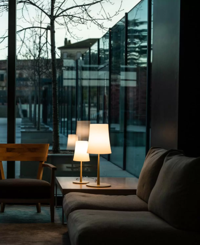 Foscarini Birdie Easy - tavolo, giallo sabbia