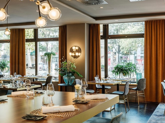 Tooy Nabila 552.73 LED